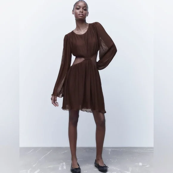 zara pleated cut out dress ZARA NEW WOMAN FW23 CUT OUT PLEATED MIDI DRESS PURPLE